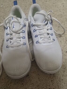 Nike Wonen's White and Royal Nike HyperAce 3 size 8